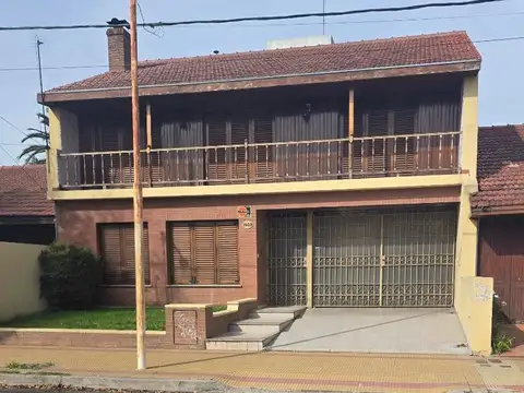 Chalet 4 dormitorios con galpon y oficina en Tandil