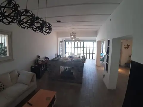 Casa en Venta con 4 cocheras