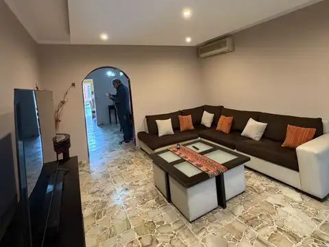 Casa 3 ambientes con garage, pileta y quincho