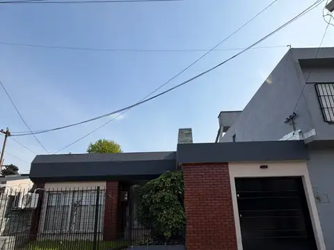 Casa 3 ambientes con garage, pileta y quincho