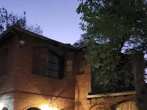 Casa 5 ambientes con 3 baños