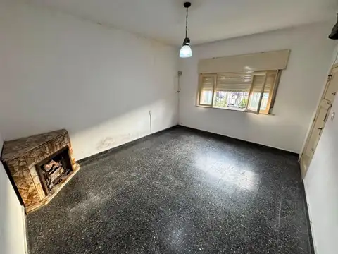 Casa 4 ambientes con 1 baño