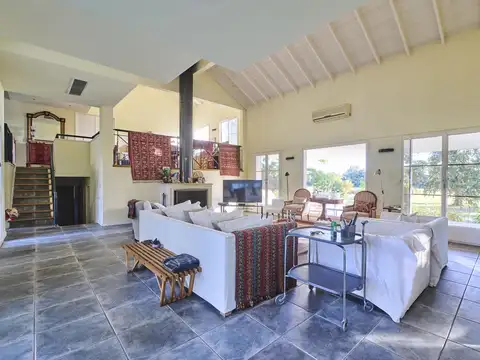 Casa en Venta con 4 cocheras