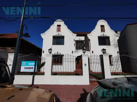 Venta Casa de estilo colonial de 7 ambientes  reciclada a nuevo