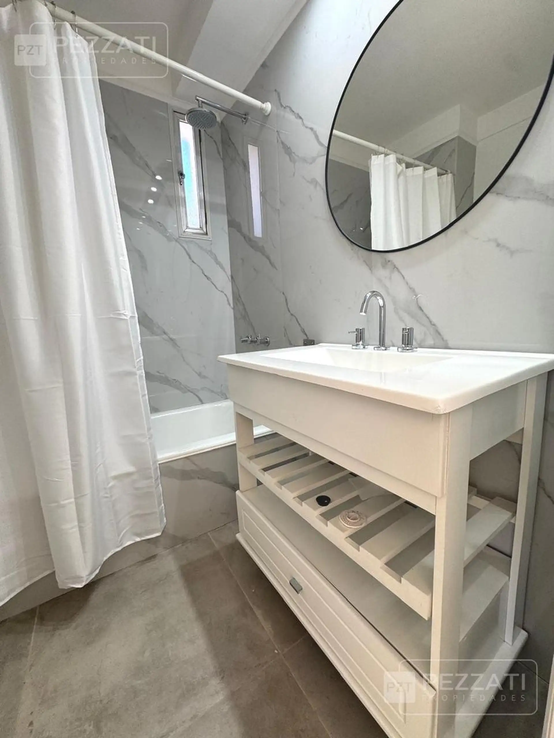 Departamento de 2 ambientes en venta, semipiso, reciclado. Zona Santa Fe y Gascon.