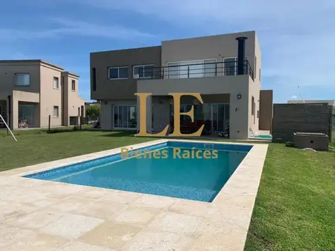 VENTA CASA A LA VENTA EN EL CANTON A LA LAGUNA