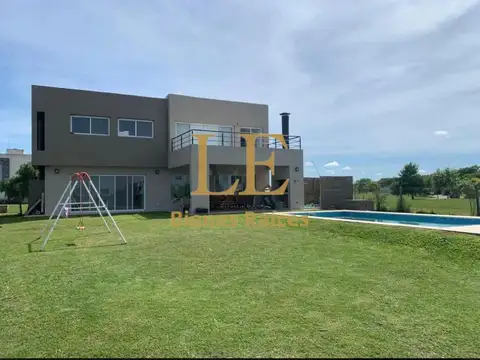 Casa en Venta en El Canton, USD 340.000