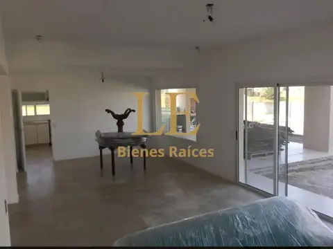 Casa 4 ambientes con 3 baños
