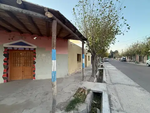 CASA ESQUINA + 2 DPTOS CERCA FACULTAD DE SOCIALES
