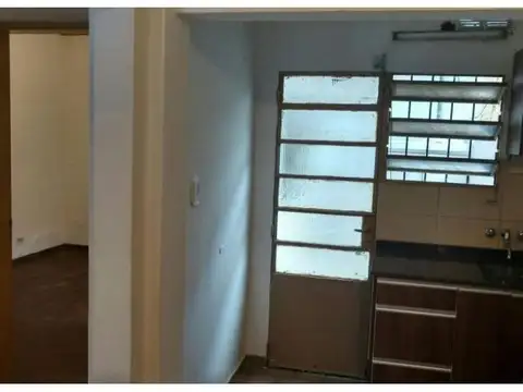 Casa 5 ambientes con 1 baño