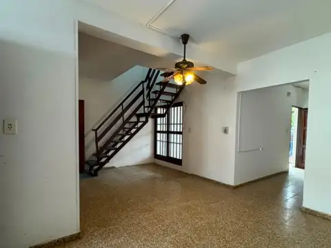 Bouzada 600, Piso P.B.