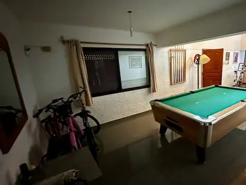 Casa 9 ambientes con 3 baños