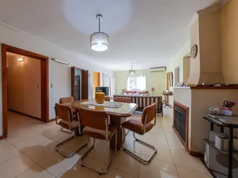 Casa 5 ambientes con 2 baños