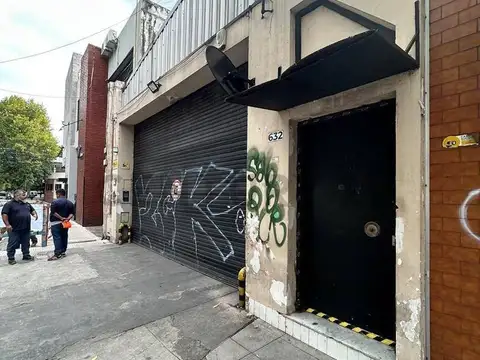 Alquiler  Galpón Comercial Villa Ortuzar 750 m2 Mixtura 3