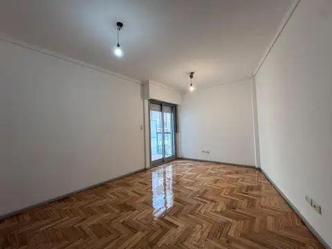 MONOAMBIENTE CON COCINA SEPARADA - EXCELENTE UBICACION.
