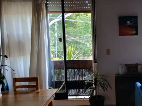 Casa 6 ambientes con 2 baños