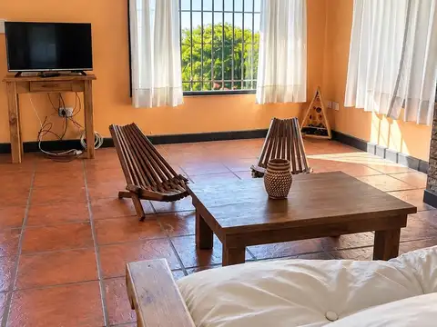 CASA QUINTA EN LAGUNA DE LOBOS CON PILETA Y PARRILLA