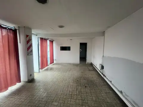 Local de negocio de 587 m2 en venta en San Martín sobre la Av. Dr. R. Balbín