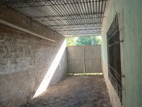 CASA EN VENTA, GRAN LOTE- BARRANQUERAS