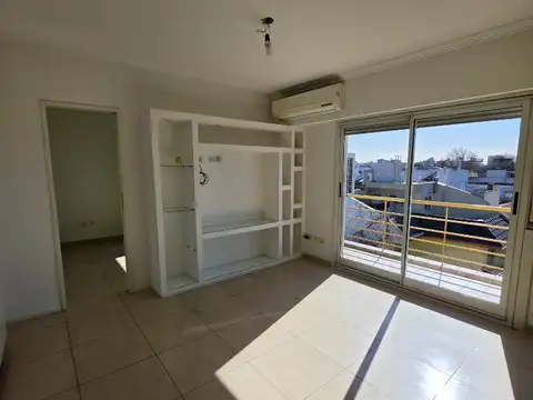 Departamento en Alquiler en Barrio Naón, $ 800.000