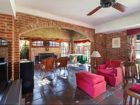 Casa en Venta con 2 cocheras