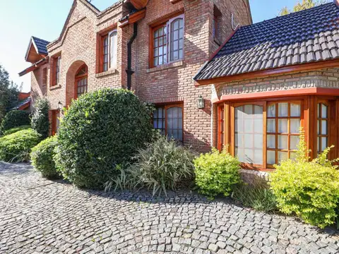 Casa 6 ambientes con 3 baños