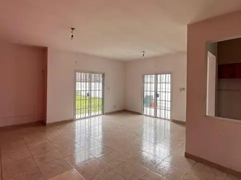 Casa 3 ambientes con 1 baño