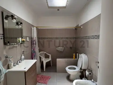 68 entre 17 y 18 LA PLATA CASA 2 DORMITORIOS CON PATIO EN VENTA