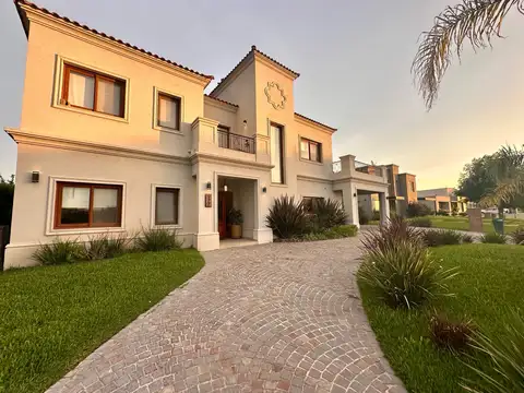 Casa en  venta 6 ambientes dos plantas con quincho pileta y cochera 4 autos Hatas Santa Maria Molino - Foto 0