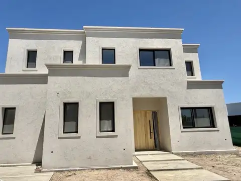 Casa 6 ambientes con 4 baños