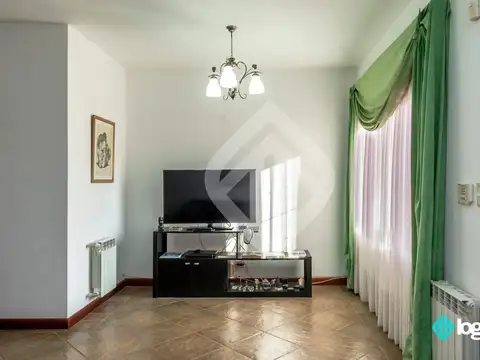 Casa 6 ambientes con 4 baños