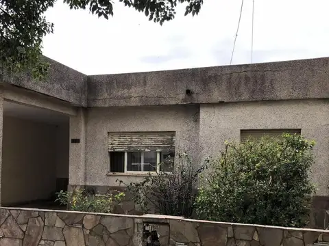 Casa 6 ambientes con 1 baño