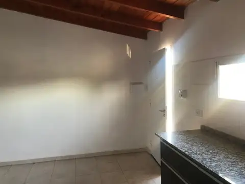 Casa 5 ambientes con 1 baño