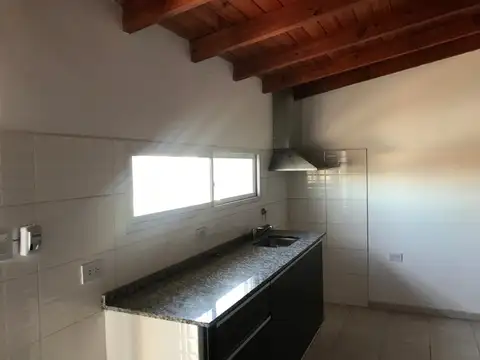 Casa en Alquiler en Capitan Bermudez, $ 730.000