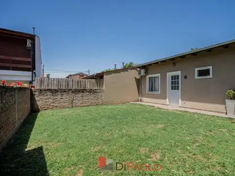 Casa en Alquiler con 2 cocheras