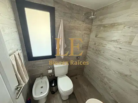 Casa 5 ambientes con 4 baños