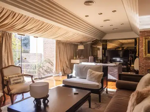 Casa en Venta con 5 cocheras