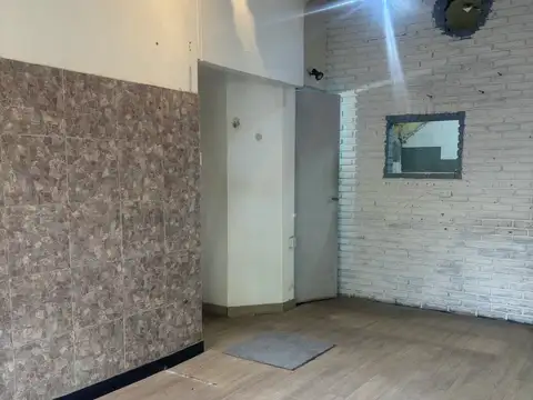 Local en Alquiler en Remedios de Escalada, $ 850.000