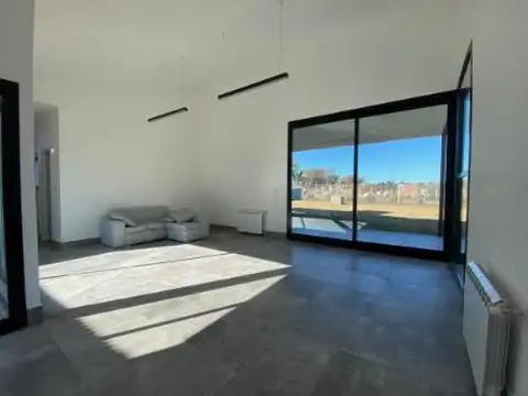 Casa en  venta Santa Elena 3 dormitorios galería parrilla jardín lote central