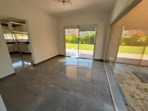Casa en Venta con 4 cocheras