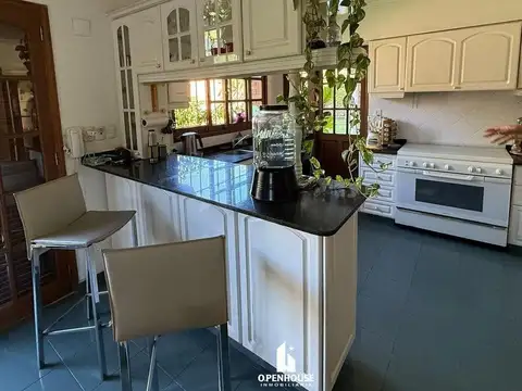 Casa 6 ambientes con 5 baños