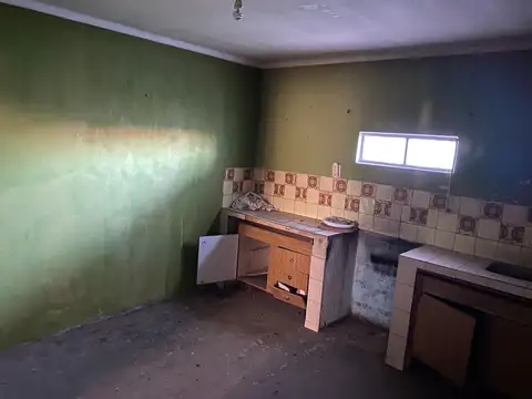 SE VENDE CASA A RECICLAR   OPORTUNIDAD