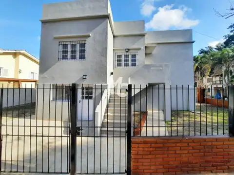 Casa en Alquiler con 1 cochera