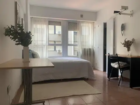 Departamento muy/ lum en Av de Mayo , incluye ABL y aguas.
