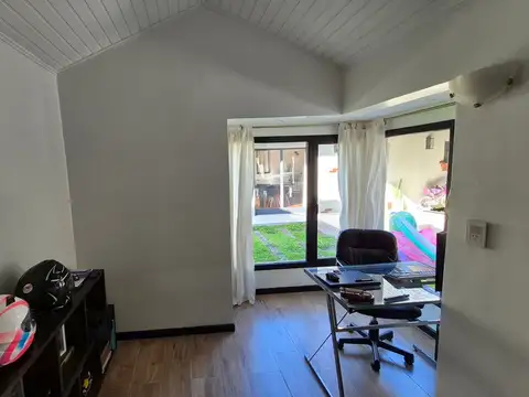 Casa en Venta con 3 cocheras