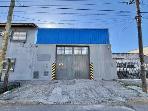 Amplio depósito en venta ubicado en Villa Martelli, con excelente acceso.