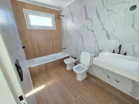 Casa en Venta con 4 cocheras