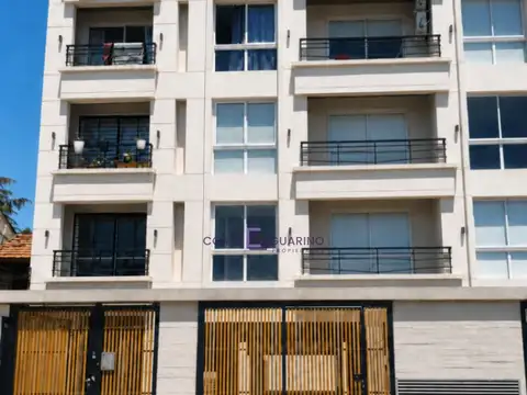 Excelente departamento de 2 ambientes en segundo piso al frente con balcón