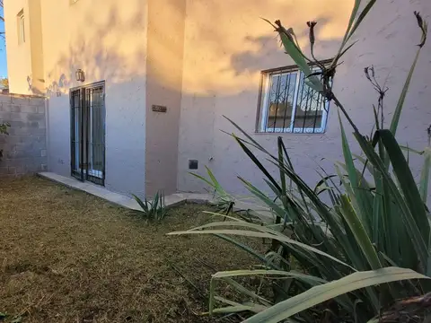 Depto Tipo Casa en Venta en Los Boulevares, USD 68.000