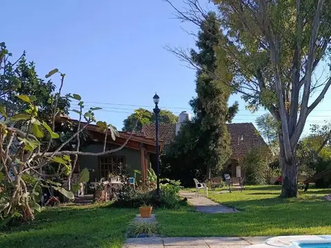 Casa en venta con gran lote en Rafael Calzada